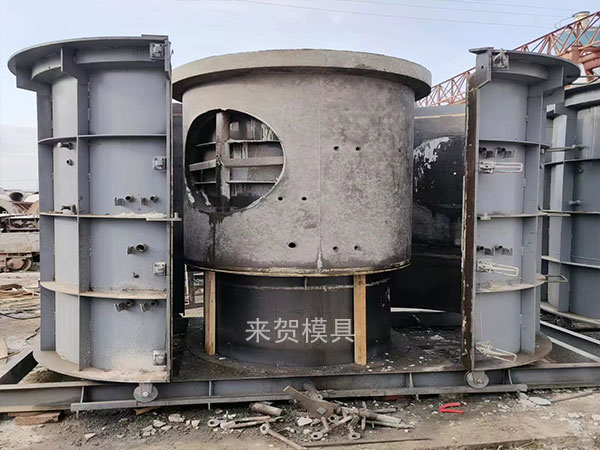 檢查井模具的路基以及井筒的施工高度